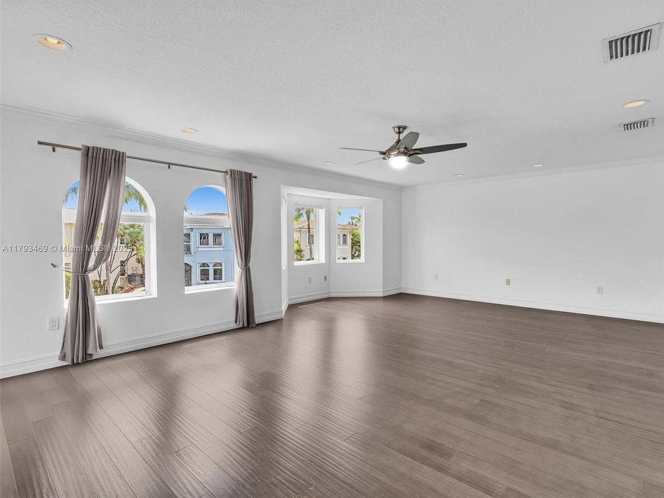 Recently Sold: $1,750,000 (4 beds, 3 baths, 2513 Square Feet)