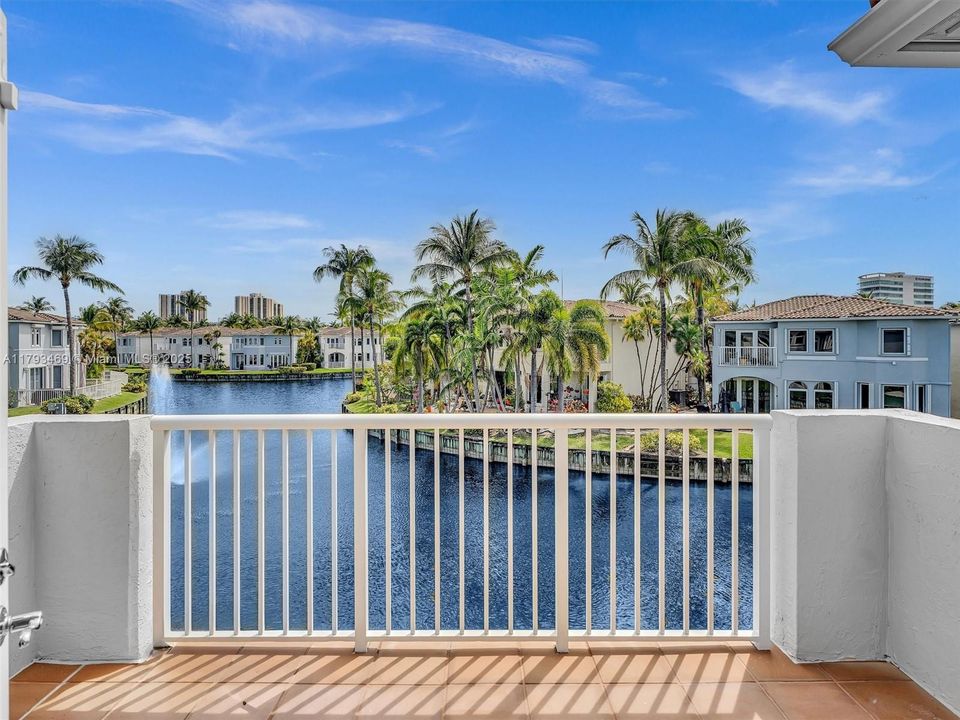 Recently Sold: $1,750,000 (4 beds, 3 baths, 2513 Square Feet)