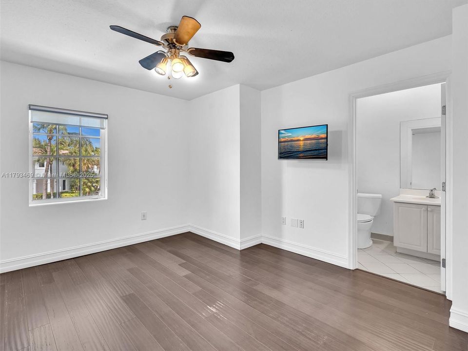 Recently Sold: $1,750,000 (4 beds, 3 baths, 2513 Square Feet)