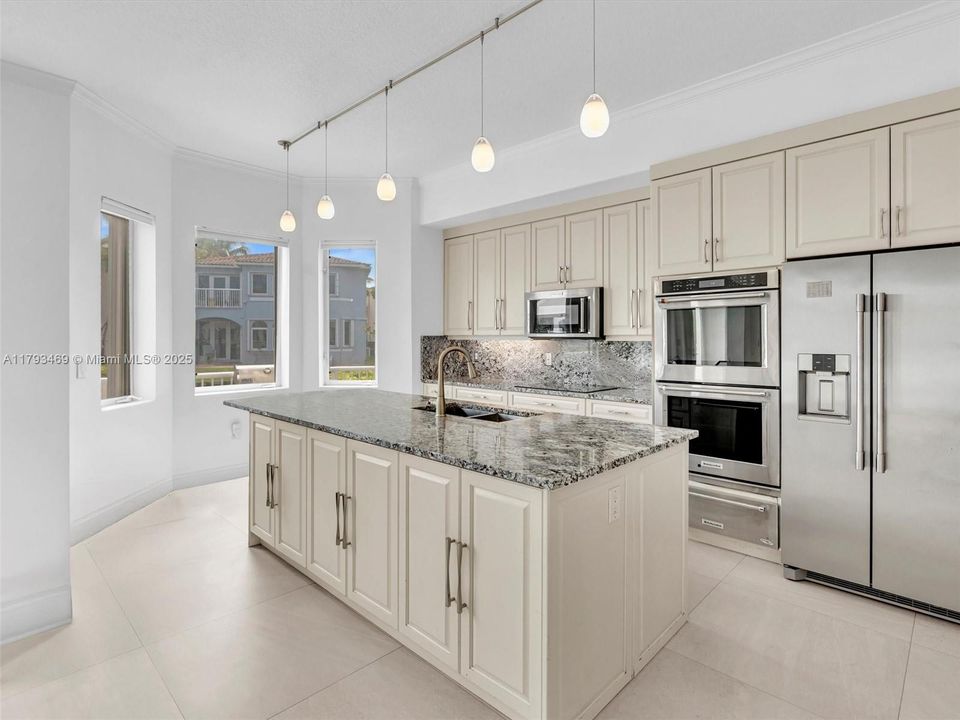 Recently Sold: $1,750,000 (4 beds, 3 baths, 2513 Square Feet)