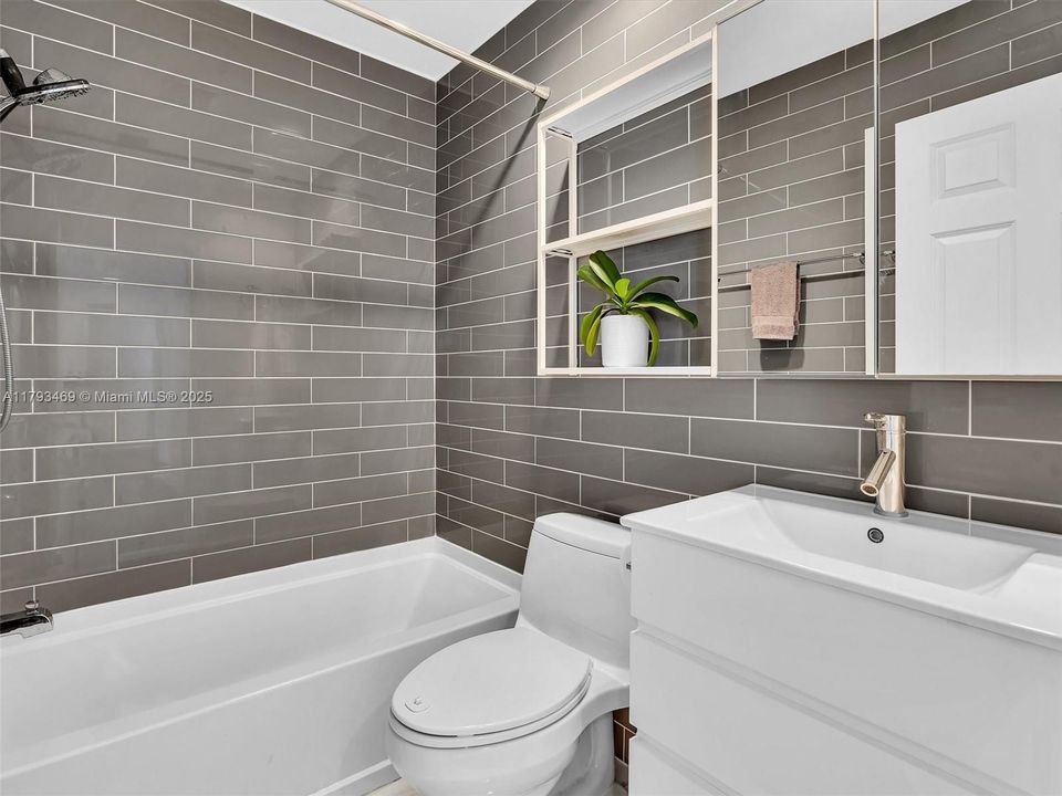 Recently Sold: $1,750,000 (4 beds, 3 baths, 2513 Square Feet)