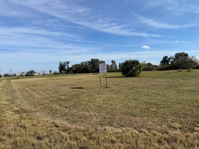 待售: $112,500 (0.14 acres)