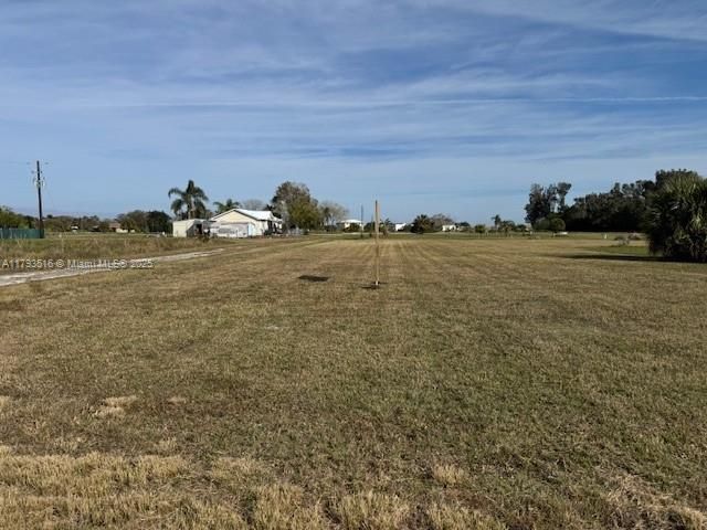 待售: $112,500 (0.14 acres)