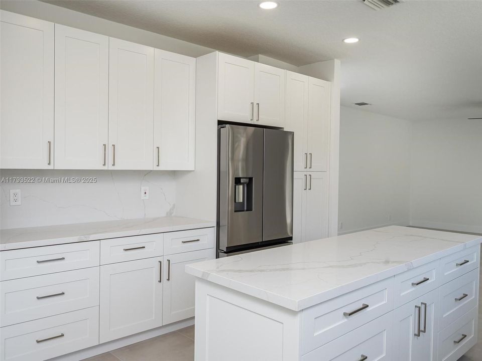 Недавно продано: $1,125,000 (6 спален, 4 ванн, 2905 Квадратных фут)