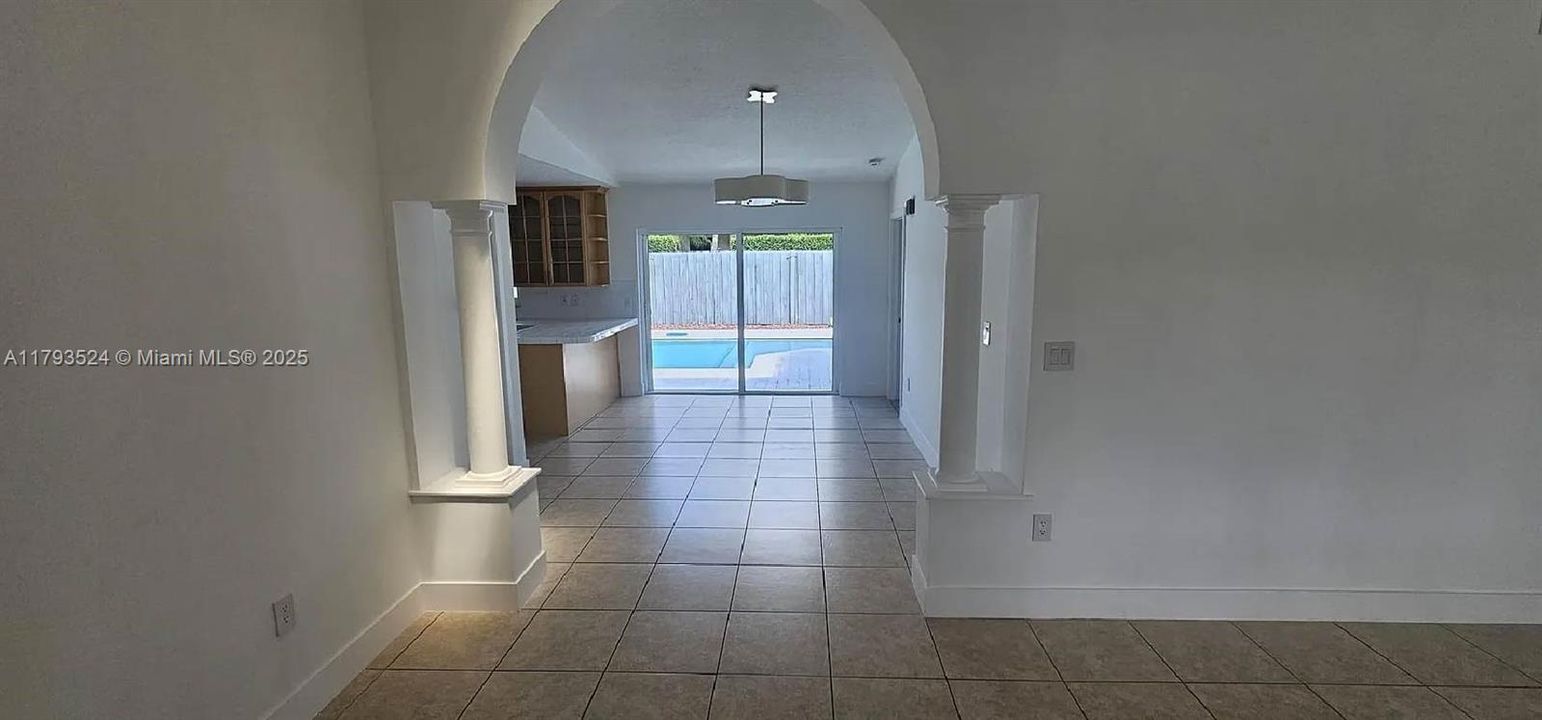 Recently Sold: $685,000 (3 beds, 2 baths, 1362 Square Feet)