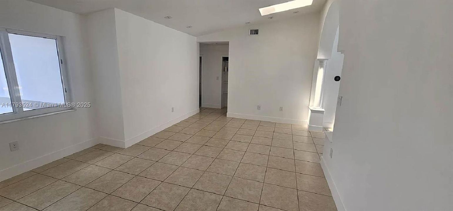 Recently Sold: $685,000 (3 beds, 2 baths, 1362 Square Feet)