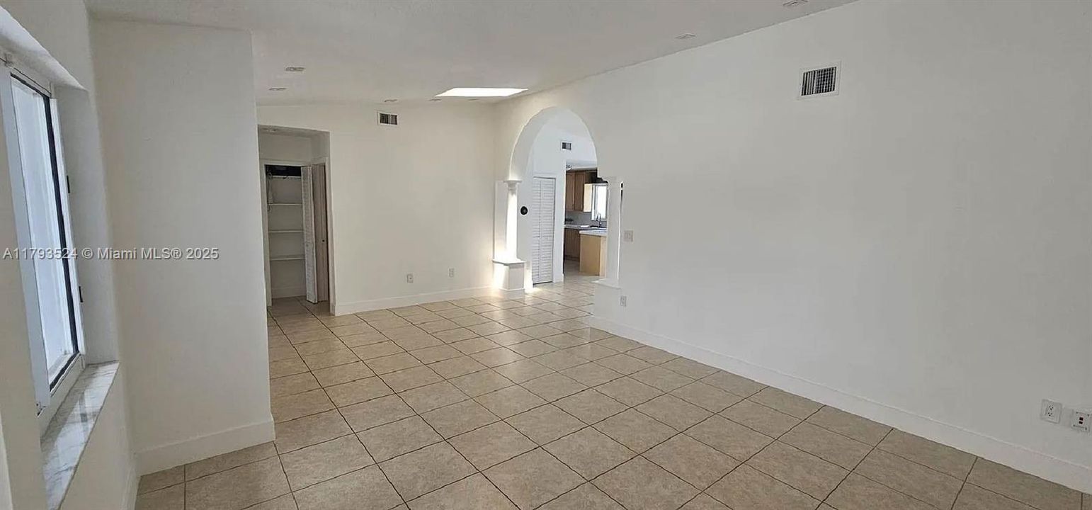 Recently Sold: $685,000 (3 beds, 2 baths, 1362 Square Feet)