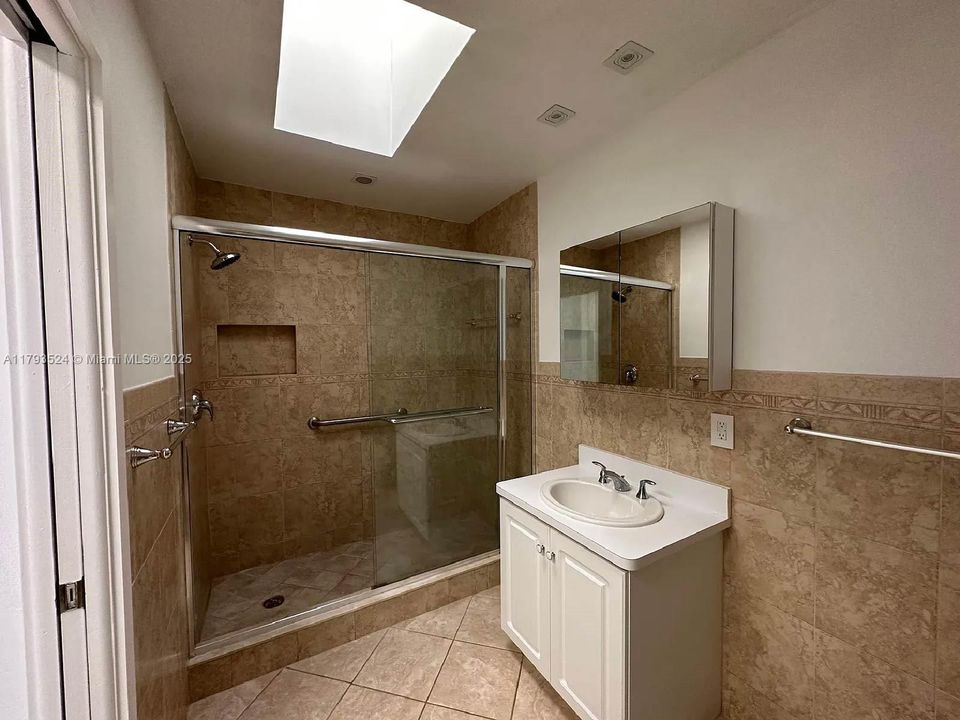 Recently Sold: $685,000 (3 beds, 2 baths, 1362 Square Feet)