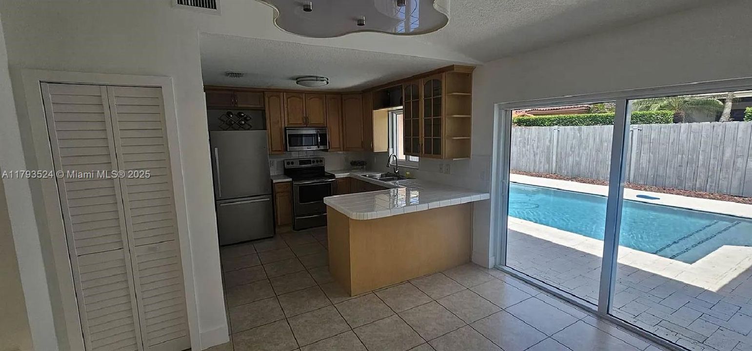 Recently Sold: $685,000 (3 beds, 2 baths, 1362 Square Feet)