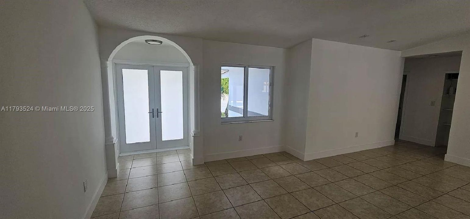 Recently Sold: $685,000 (3 beds, 2 baths, 1362 Square Feet)