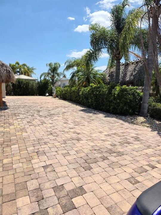 На продажу: $179,000 (0.07 acres)