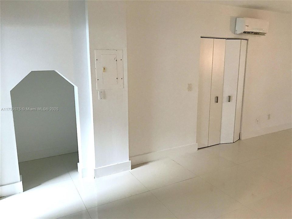 待售: $215,000 (0 贝兹, 1 浴室, 495 平方英尺)