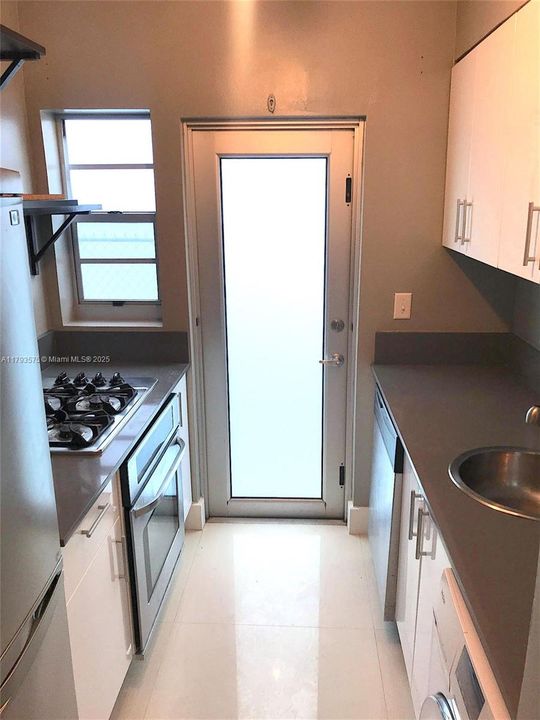 待售: $215,000 (0 贝兹, 1 浴室, 495 平方英尺)