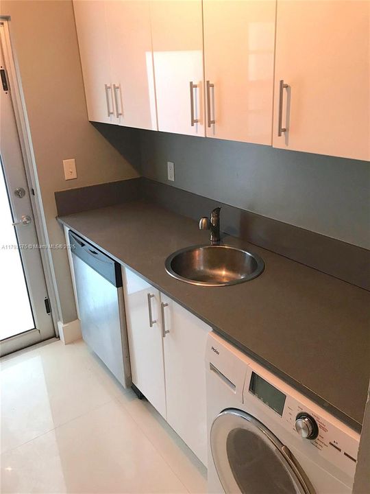 待售: $215,000 (0 贝兹, 1 浴室, 495 平方英尺)