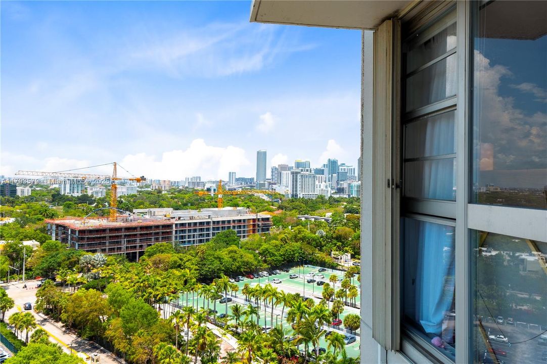 Recently Sold: $465,000 (1 beds, 1 baths, 886 Square Feet)