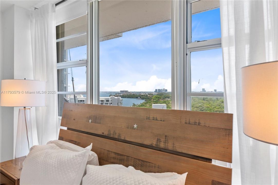 Recently Sold: $465,000 (1 beds, 1 baths, 886 Square Feet)