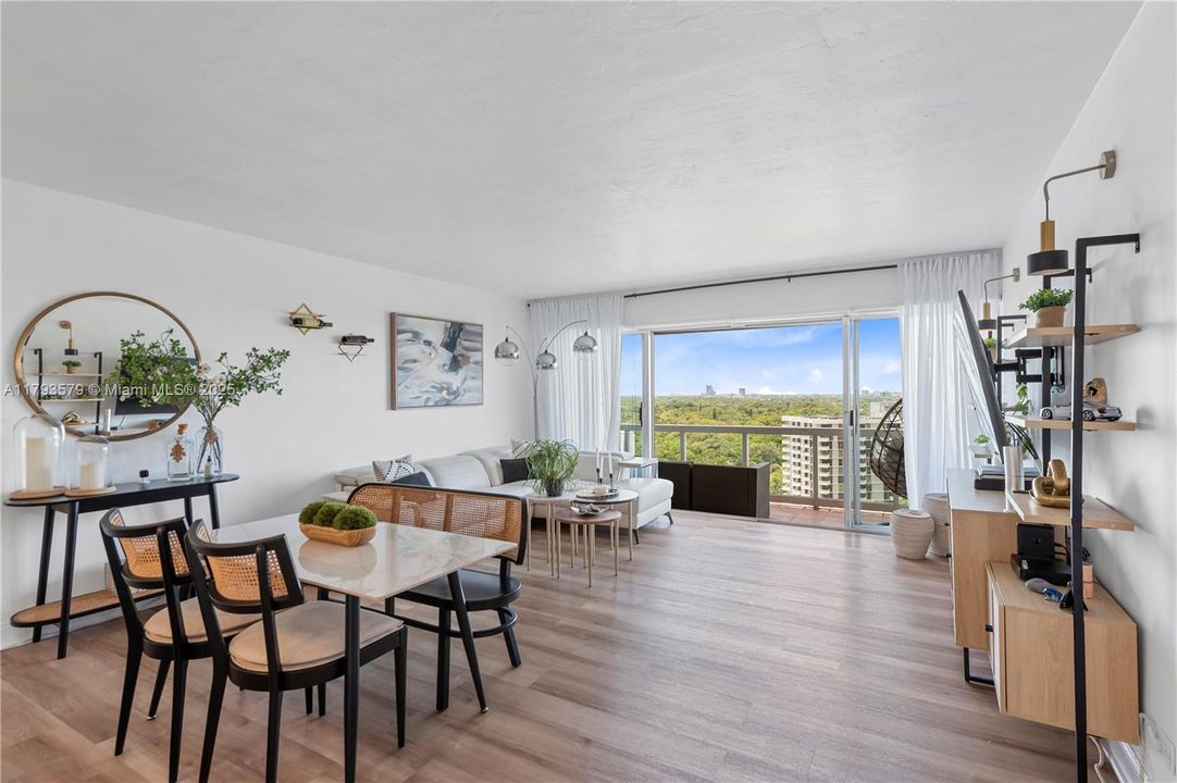 Recently Sold: $465,000 (1 beds, 1 baths, 886 Square Feet)