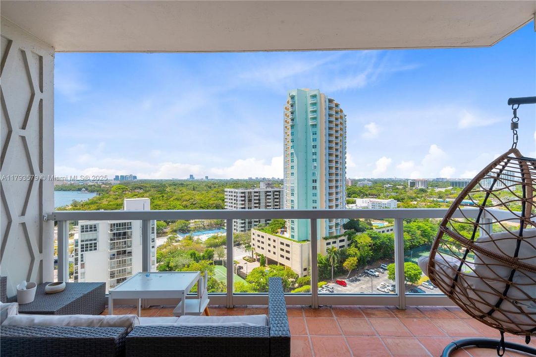 Recently Sold: $465,000 (1 beds, 1 baths, 886 Square Feet)
