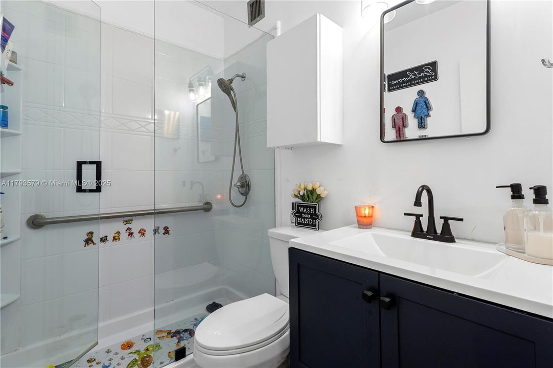 Recently Sold: $465,000 (1 beds, 1 baths, 886 Square Feet)