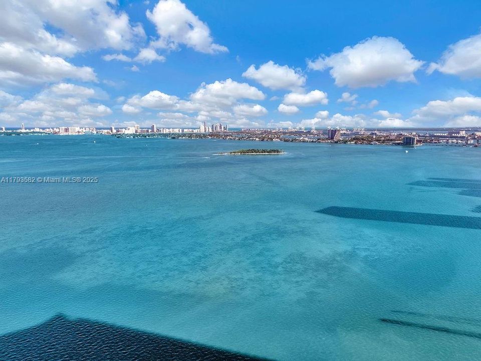 For Sale: $899,000 (2 beds, 3 baths, 1193 Square Feet)