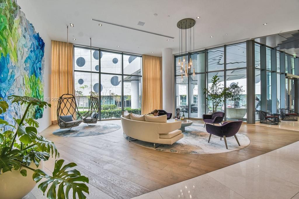 For Sale: $899,000 (2 beds, 3 baths, 1193 Square Feet)