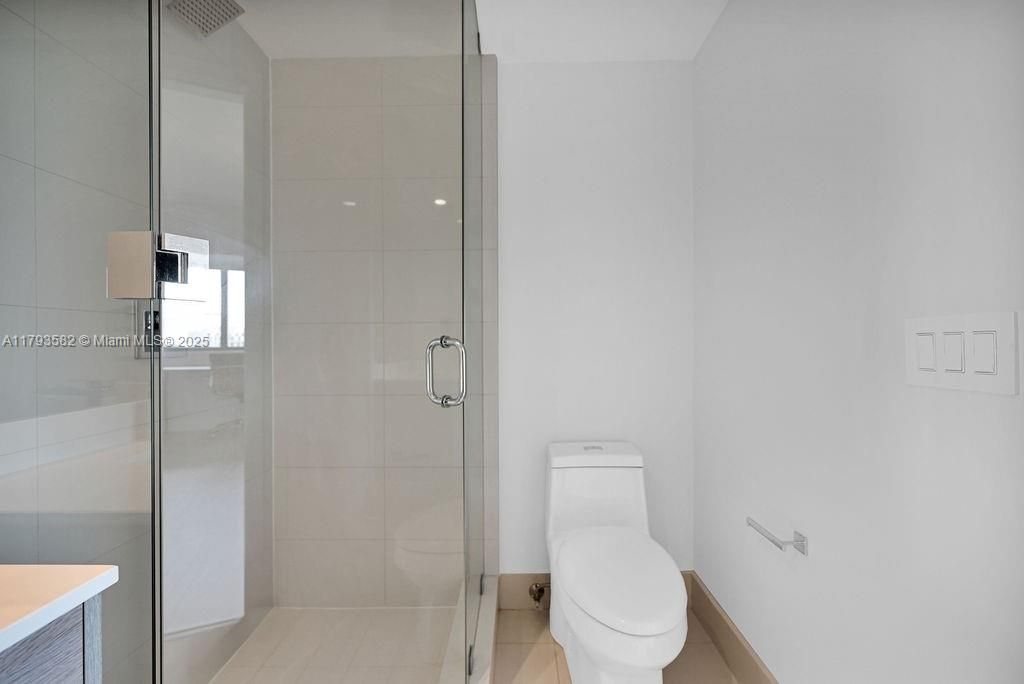 For Sale: $899,000 (2 beds, 3 baths, 1193 Square Feet)