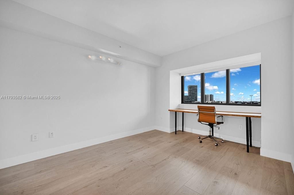 For Sale: $899,000 (2 beds, 3 baths, 1193 Square Feet)