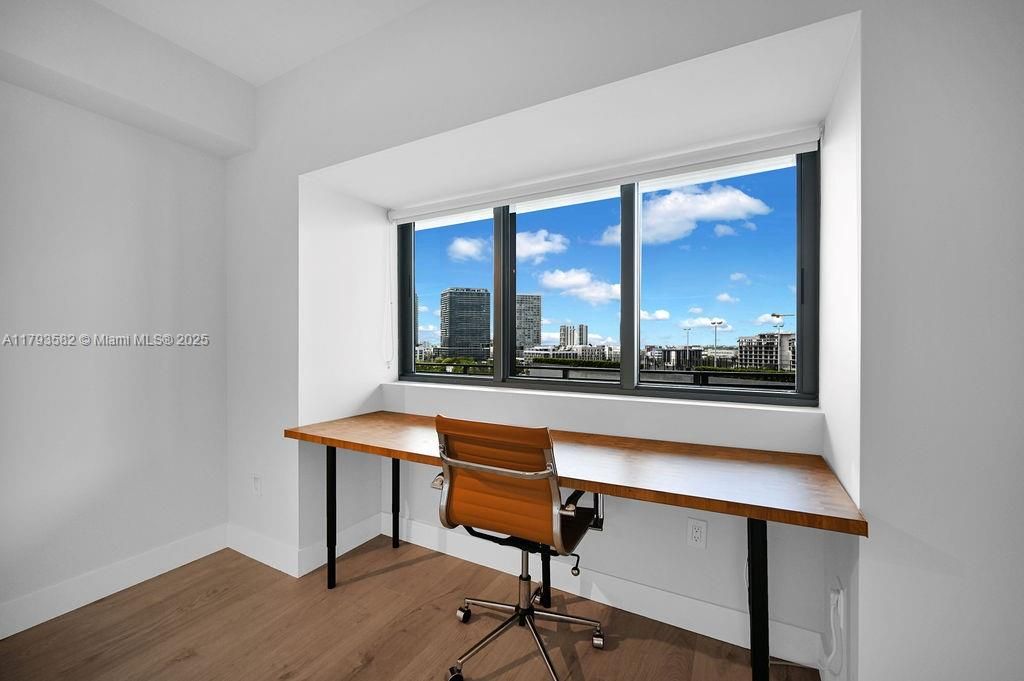 For Sale: $899,000 (2 beds, 3 baths, 1193 Square Feet)