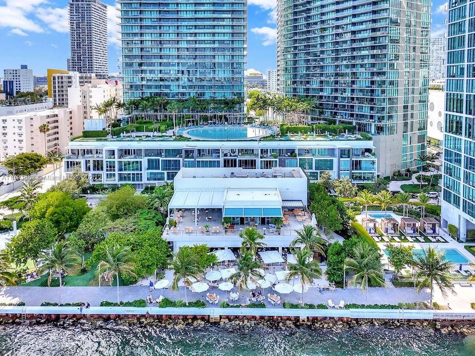 For Sale: $899,000 (2 beds, 3 baths, 1193 Square Feet)