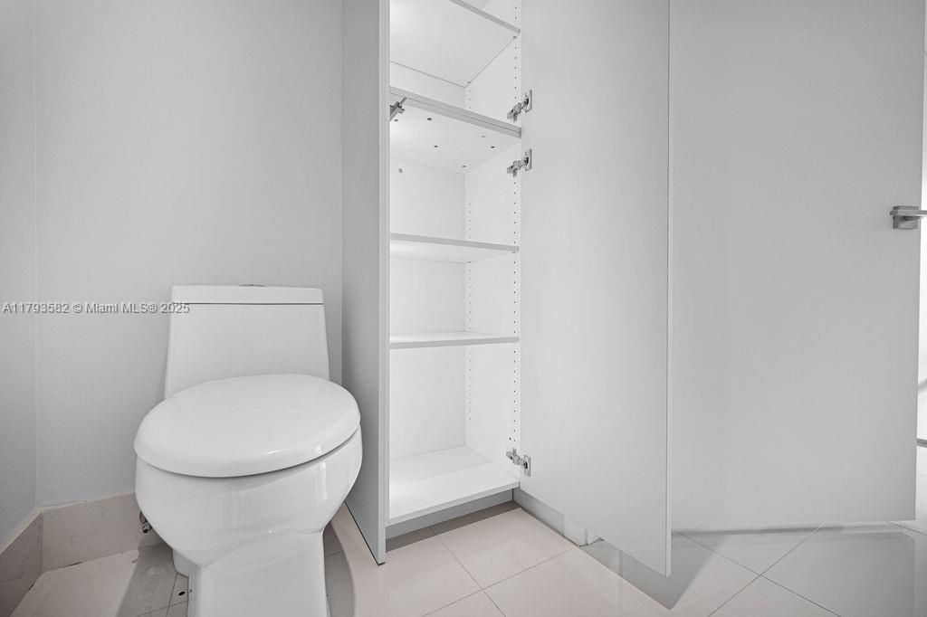 For Sale: $899,000 (2 beds, 3 baths, 1193 Square Feet)