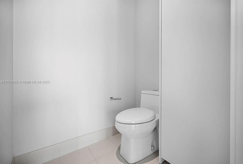 For Sale: $899,000 (2 beds, 3 baths, 1193 Square Feet)