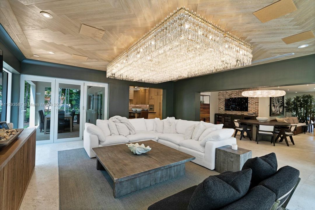 For Sale: $3,950,000 (5 beds, 4 baths, 3360 Square Feet)