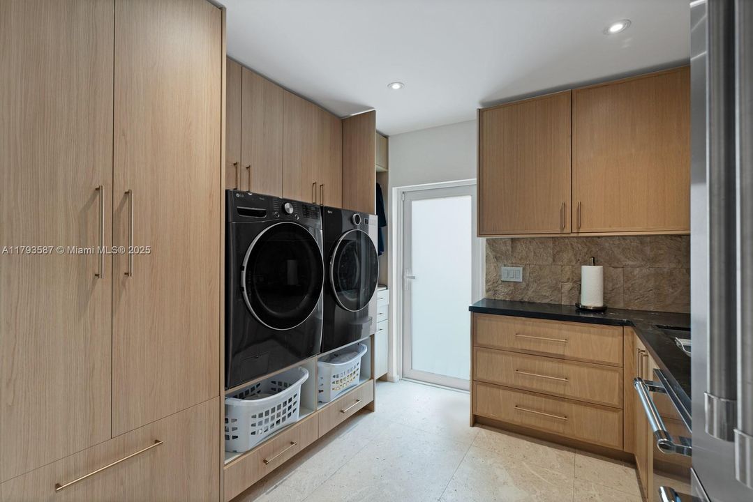 For Sale: $3,950,000 (5 beds, 4 baths, 3360 Square Feet)