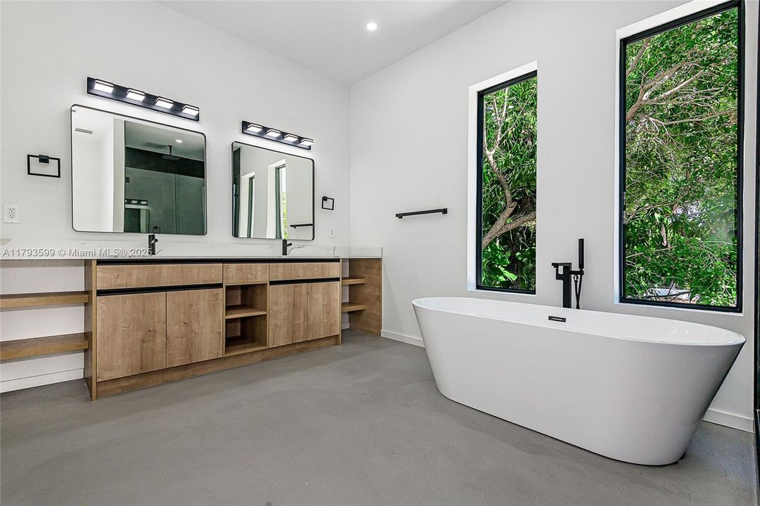 For Sale: $4,690,000 (5 beds, 5 baths, 0 Square Feet)