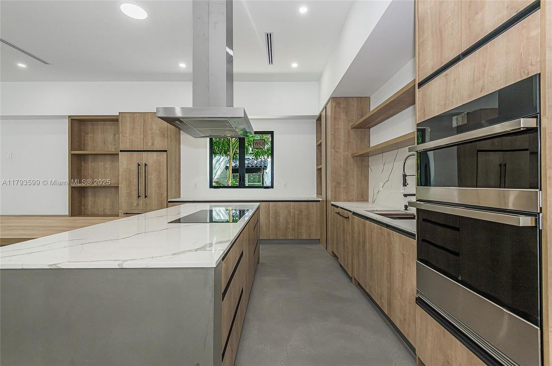 For Sale: $4,690,000 (5 beds, 5 baths, 0 Square Feet)