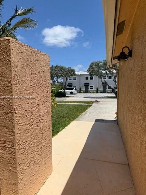 Recientemente alquilado: $2,995 (2 camas, 2 baños, 1612 Pies cuadrados)