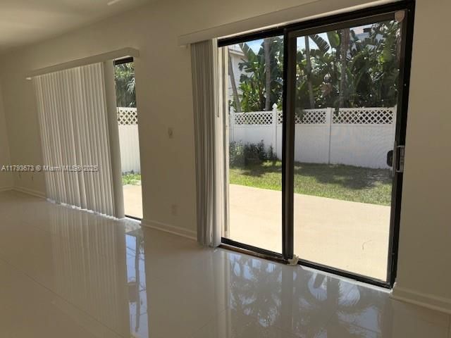 Recientemente alquilado: $2,995 (2 camas, 2 baños, 1612 Pies cuadrados)