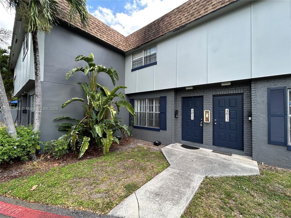 Recently Rented: $1,775 (2 beds, 1 baths, 938 Square Feet)