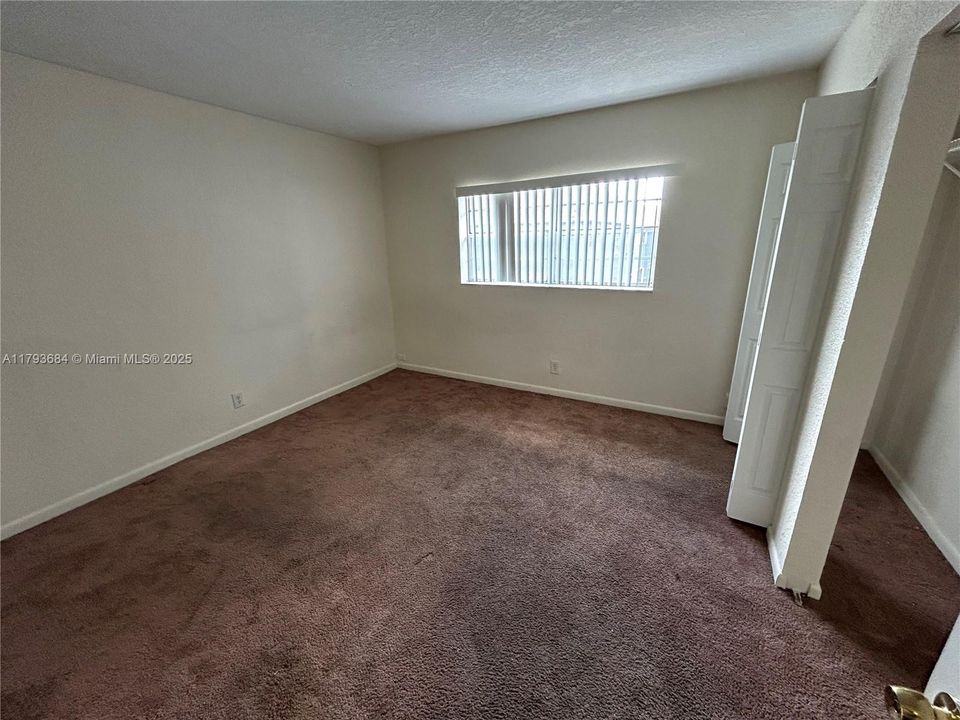 Recently Rented: $1,775 (2 beds, 1 baths, 938 Square Feet)