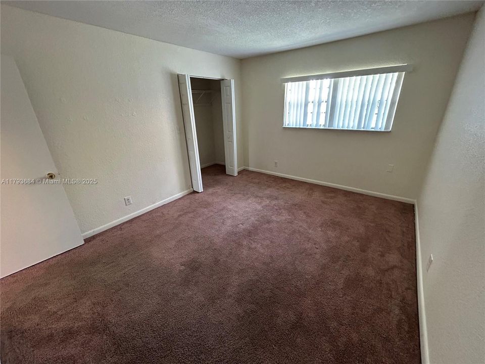 Recently Rented: $1,775 (2 beds, 1 baths, 938 Square Feet)