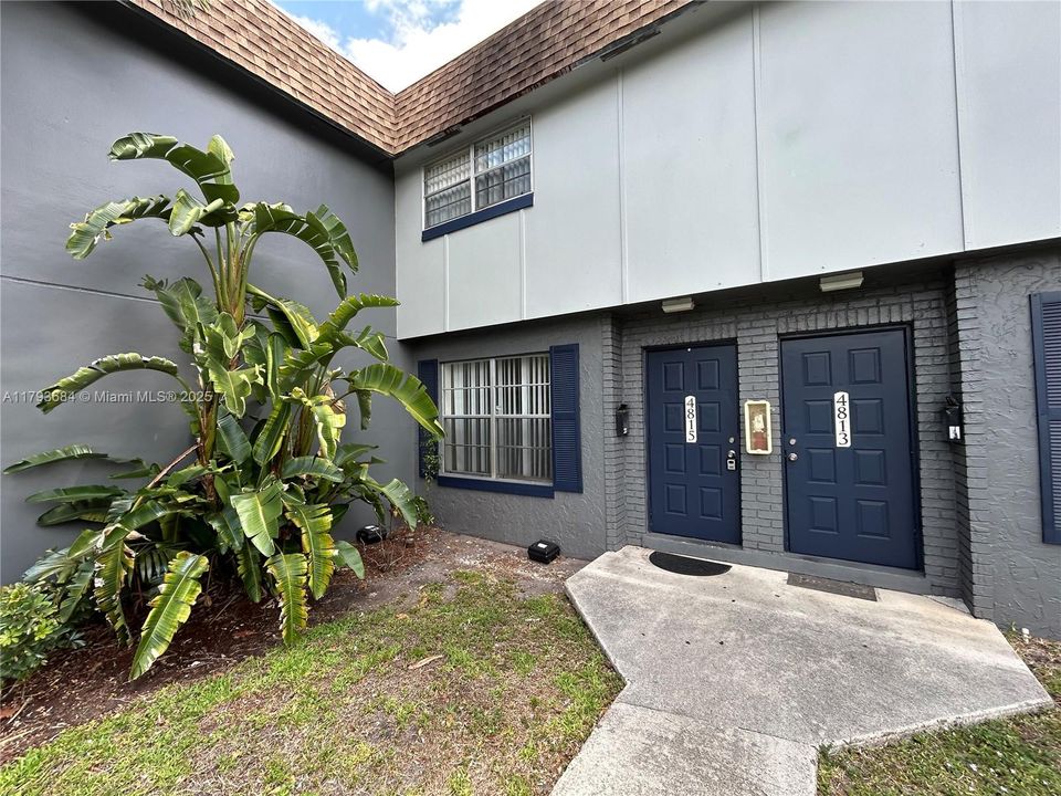 Recently Rented: $1,775 (2 beds, 1 baths, 938 Square Feet)