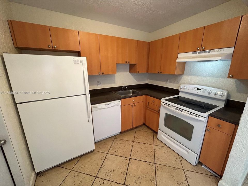 Recently Rented: $1,775 (2 beds, 1 baths, 938 Square Feet)