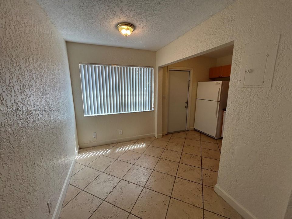 Recently Rented: $1,775 (2 beds, 1 baths, 938 Square Feet)