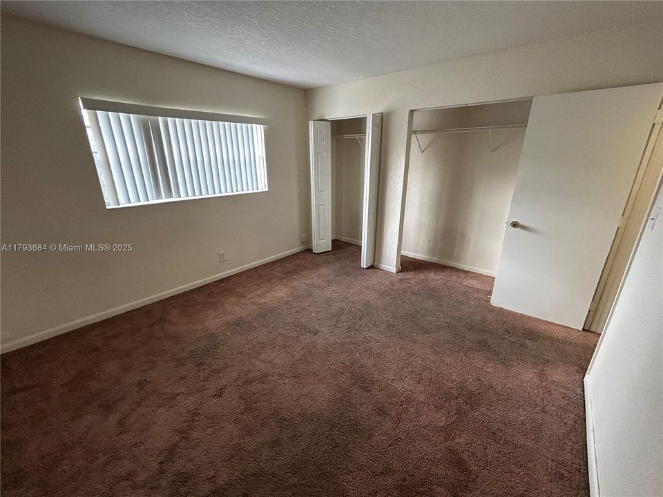 Recently Rented: $1,775 (2 beds, 1 baths, 938 Square Feet)