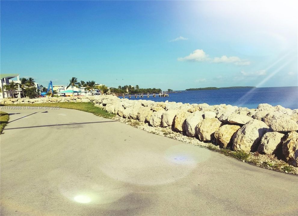 На продажу: $650,000 (0.04 acres)