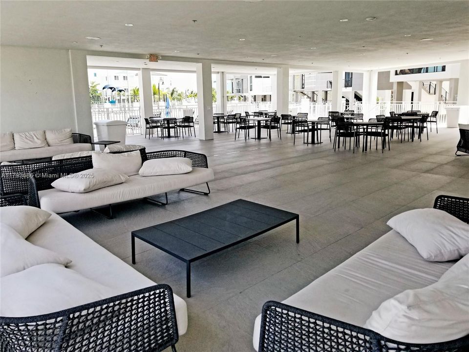 На продажу: $650,000 (0.04 acres)