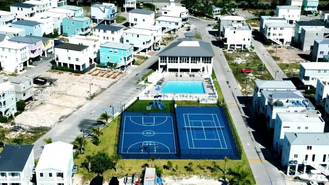 На продажу: $650,000 (0.04 acres)