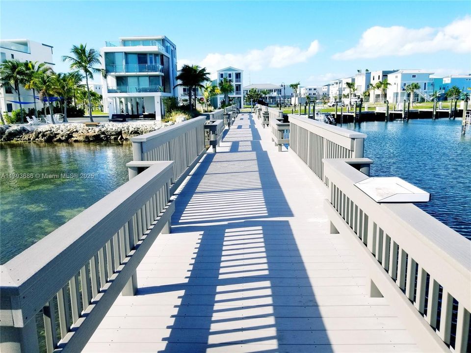 На продажу: $650,000 (0.04 acres)