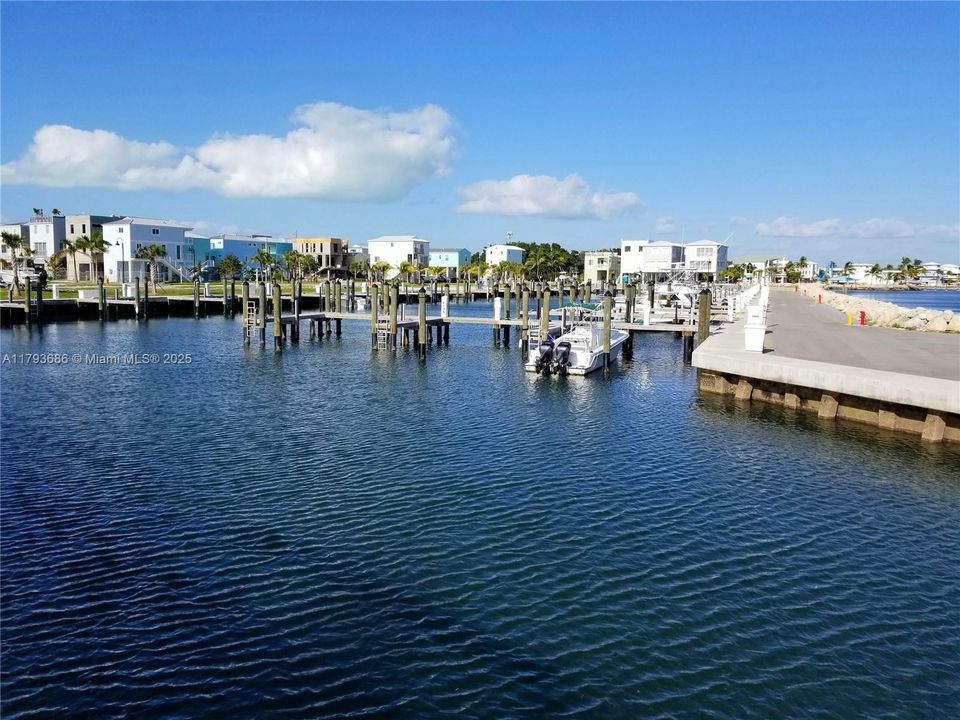 На продажу: $650,000 (0.04 acres)