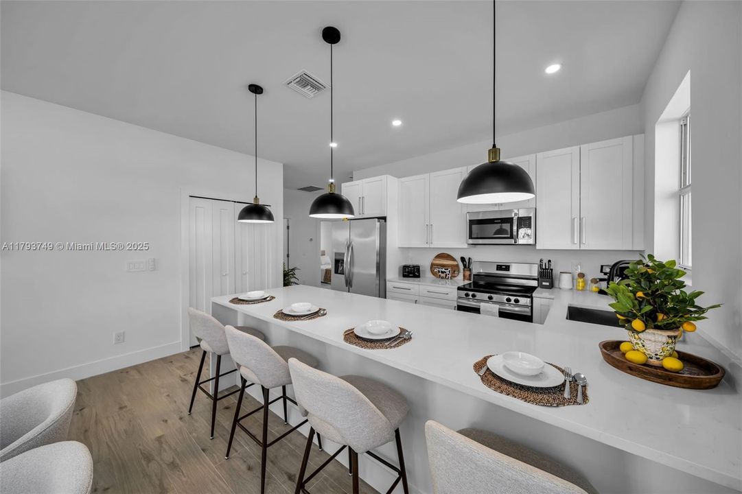 Recently Sold: $300,000 (3 beds, 2 baths, 1325 Square Feet)